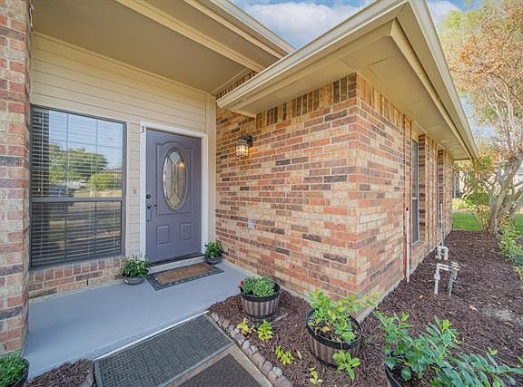 3rd image of 3 Indianola Cir