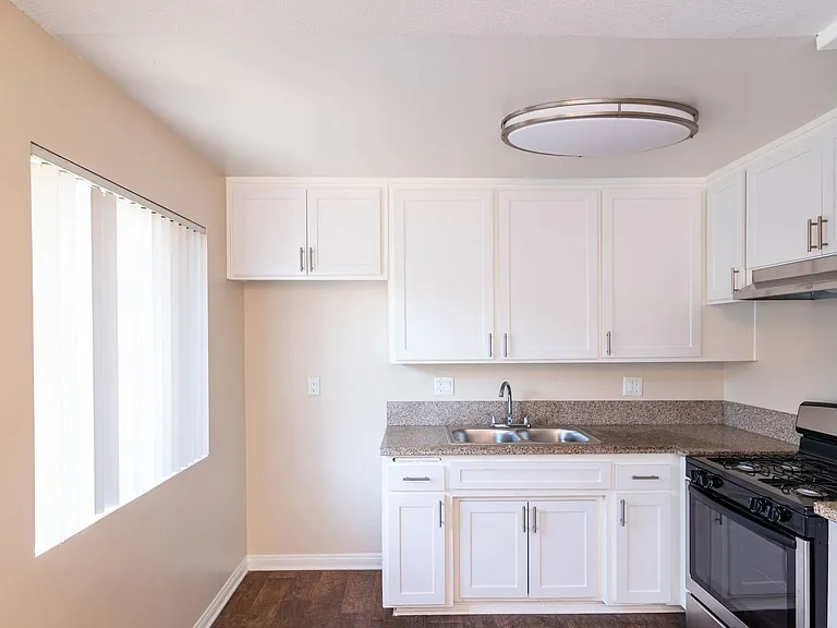 Applewood Apartments — Photo 47
