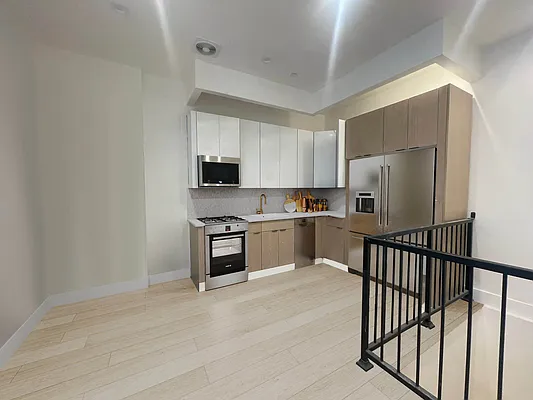 Rented by R New York | media 2