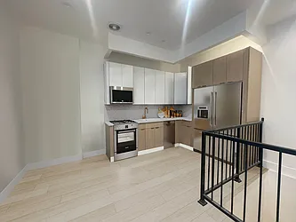 Rented by R New York