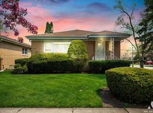 8135 E Prairie Rd, Skokie, IL 60076