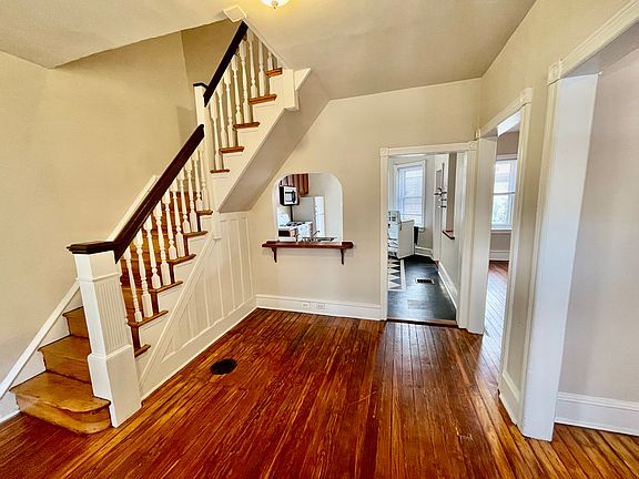 2nd image of 512 W King St