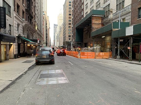 5th image of 120 W 58th St APT 1C