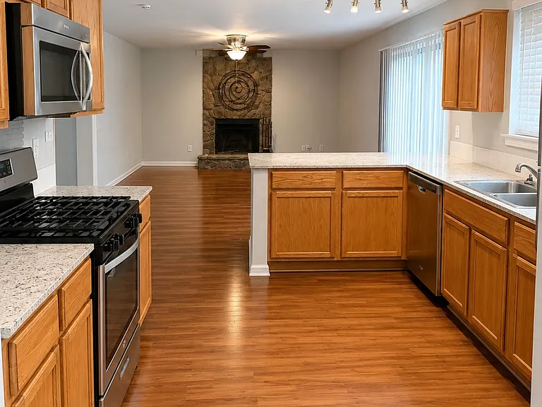 Glenwhite Dr — Photo 10
