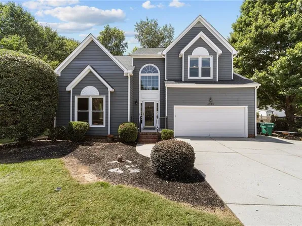 3945 Deerfield St, High Point, NC 27265