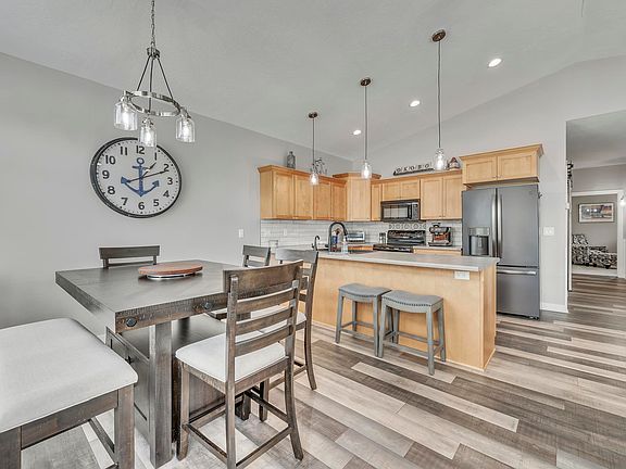 3rd image of 179 E Broadway St #B8