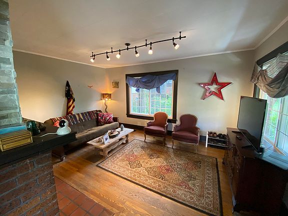3rd image of 2520 Underwood Pl
