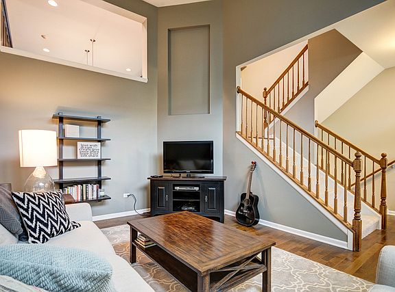5th image of 2523 Dunraven Ave
