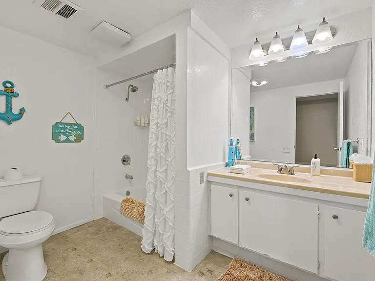 3810 Riviera Dr #2 — Photo 6