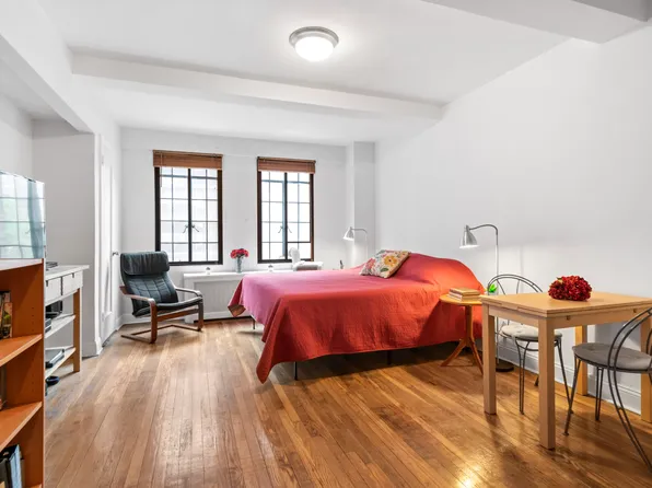 320 E 42nd St APT 705, New York, NY 10017