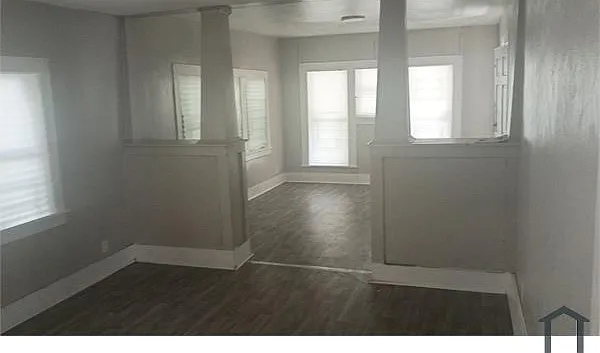 1536 W 8th St — Photo 25