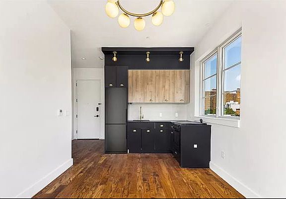 3rd image of 45 Bruckner Blvd #1F