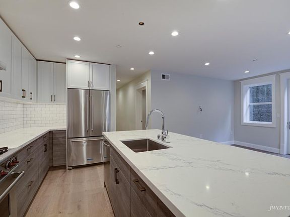 3rd image of 445 Oak St