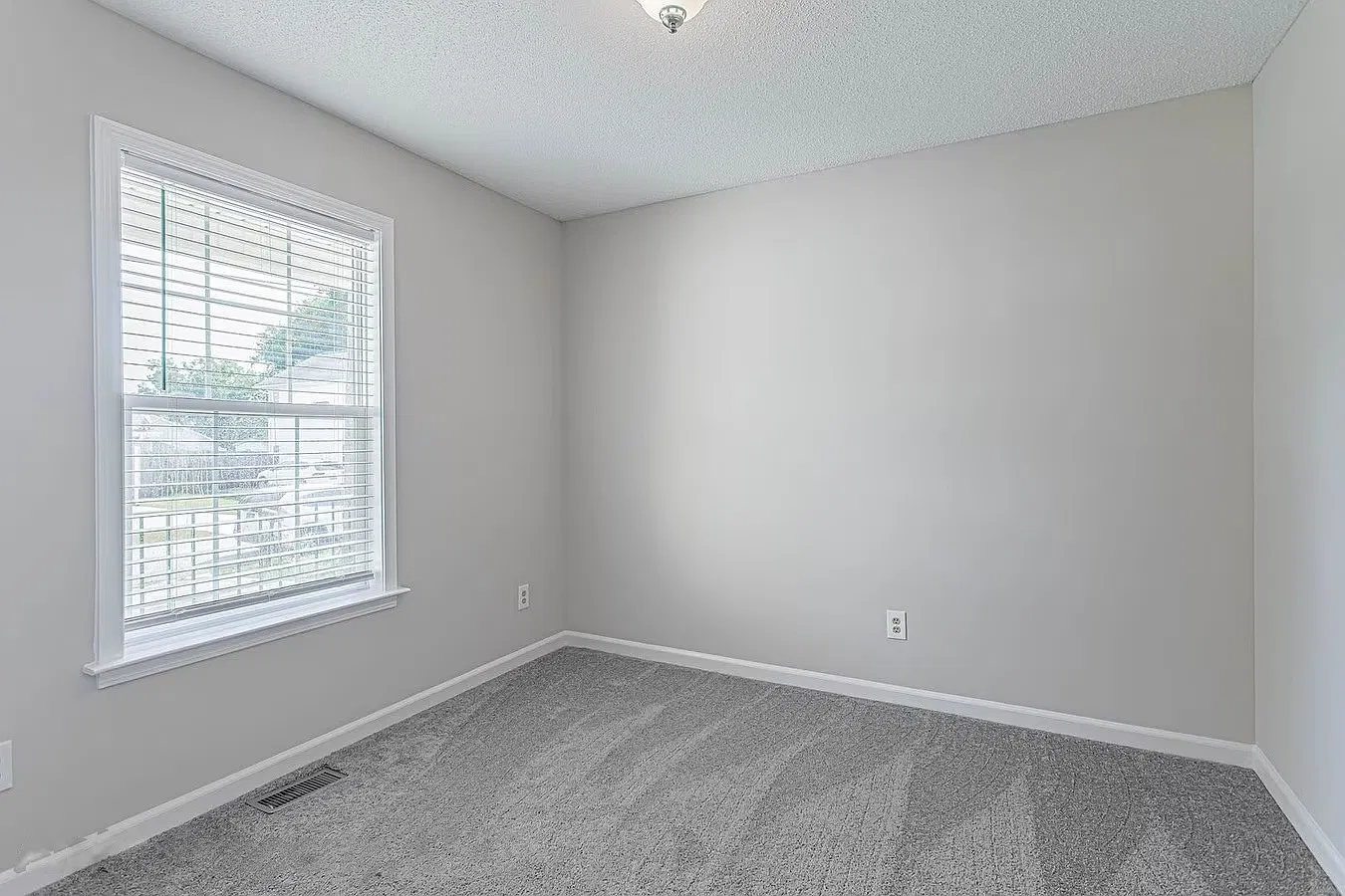 4 bed, 1359 sqft, $1,785 — Photo 3