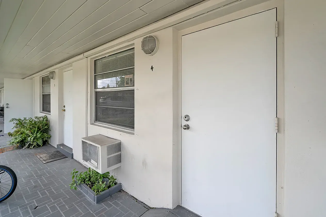 Studio, 550 sqft, $1,300 — Photo 4