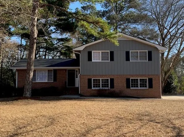 5470 Chanterella Ct, Lilburn, GA 30047