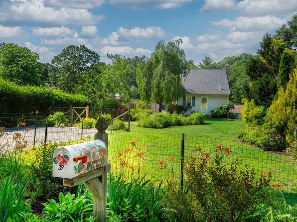 39 Leland Rd, Norfolk, MA 02056