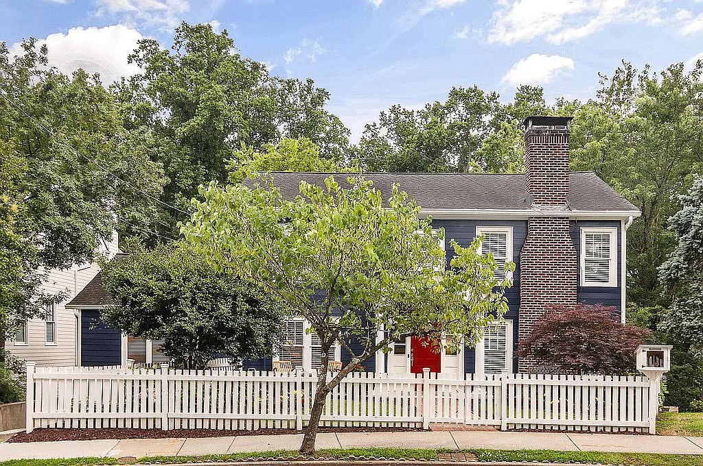 771 Adair Ave NE photo 1