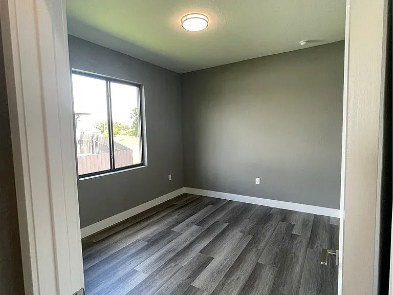 610 Floyd Ave S — Photo 18