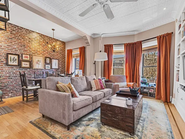 215 Saint Johns Pl APT 3, Brooklyn, NY 11217