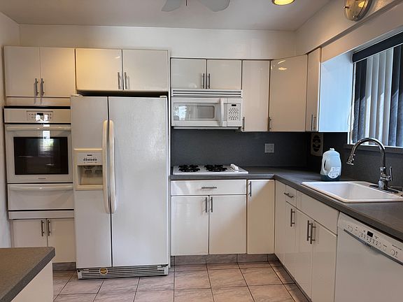 3rd image of 179 Eltingville Blvd Floor 1