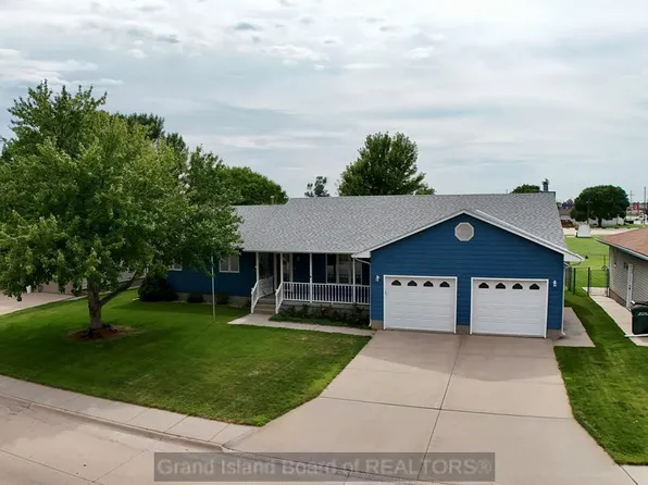 1212 Kennedy Dr, Grand Island, NE 68803