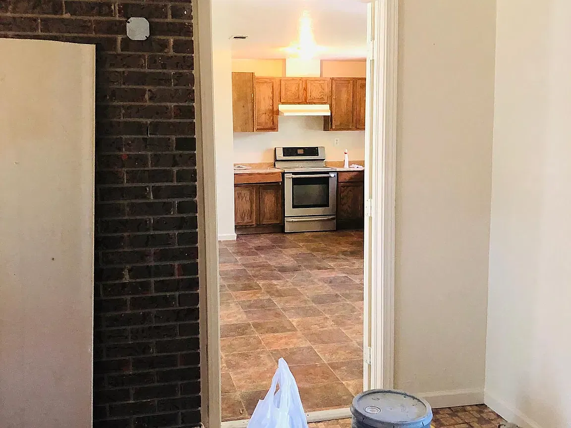 4 bed, 1374 sqft, $1,800 — Photo 3