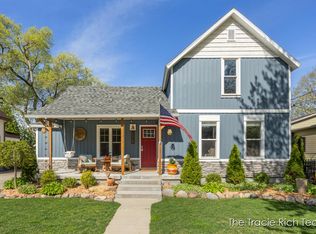 345 Sigsbee St, Rockford, MI 49341