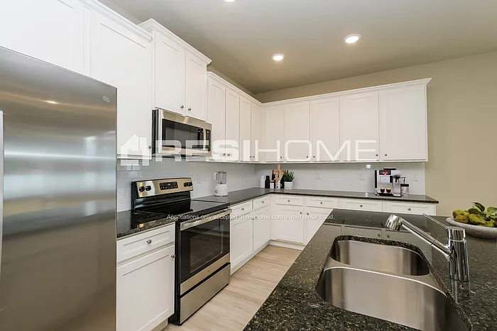 3 bed, 2.0 bath, 1572 sqft, $2,125 — Photo 3