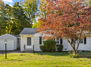 15 Pinewood Rd, Hamden, CT 06518