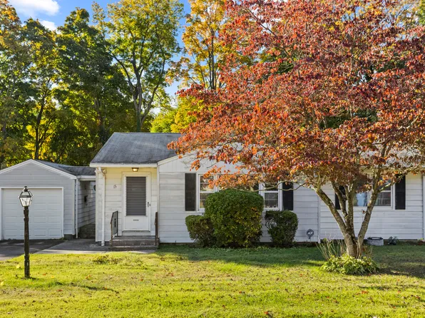 15 Pinewood Road, Hamden, CT 06518