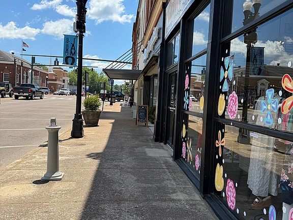 3rd image of 112 N Market St