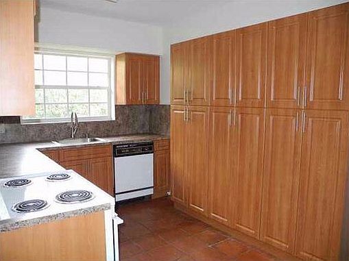 2nd image of 2511 San Domingo St