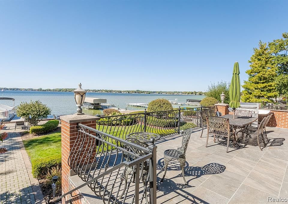 2014 Willow Beach St, Keego Harbor, MI 48320 MLS 20230071703 Zillow