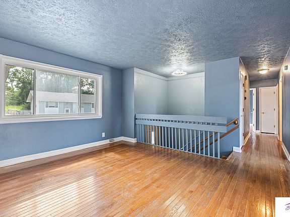 4th image of 5911 S 137th St