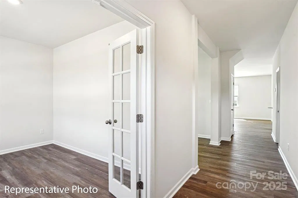 4 bed, 2820 sqft, $2,800 — Photo 2