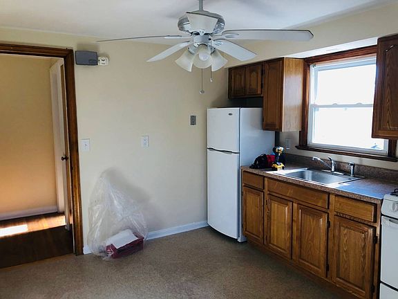 4th image of 14 Adams St Floor 2-2-2