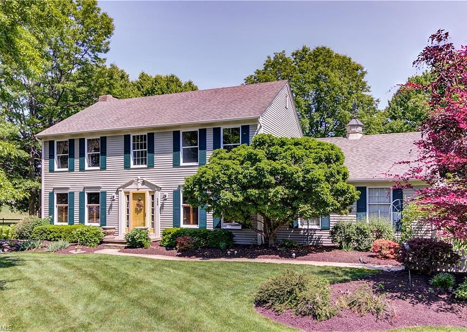 1st image of 588 Chancellor Ct