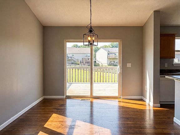 3rd image of 2911 Donjoy Dr