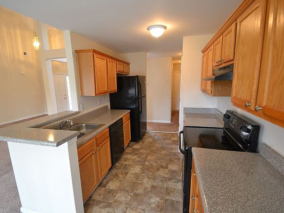 5th image of 22 Cobblestone Dr