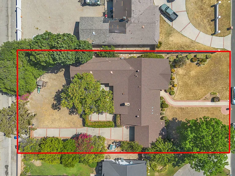 9322 Lasaine Ave — Photo 44