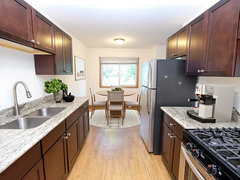 Pleasant Ave Apartments — Photo 3