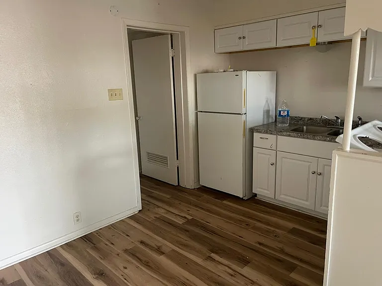 414 E Avenue A #102 — Photo 3
