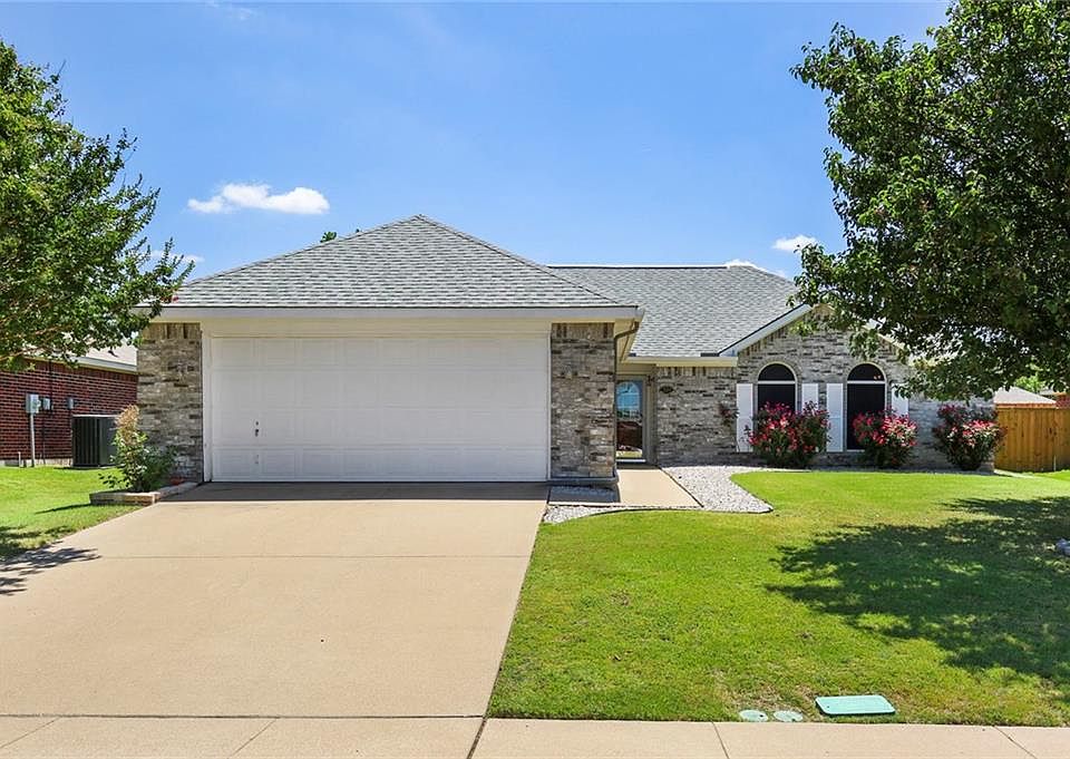 1st image of 334 Leisure Ln