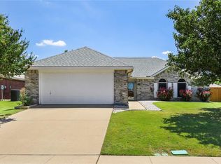 334 Leisure Ln, Waxahachie, TX 75165