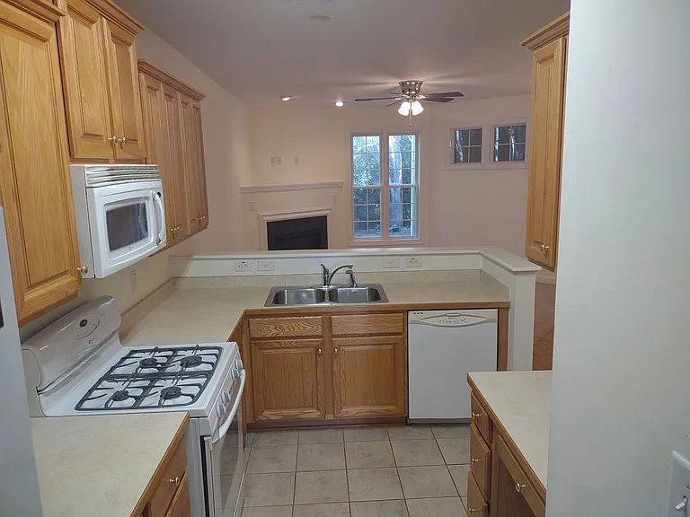 4652 Pooh Corner Dr — Photo 6