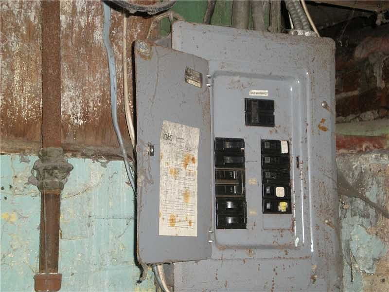 2nd image of 255 N Tacoma Ave