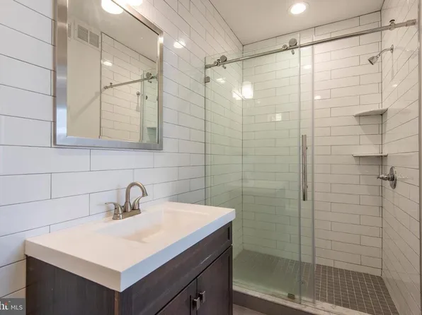 1327 N Franklin St #4, Philadelphia, PA 19122