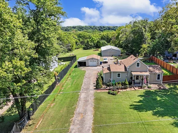 528 Whitfield St, Lecompton, KS 66050
