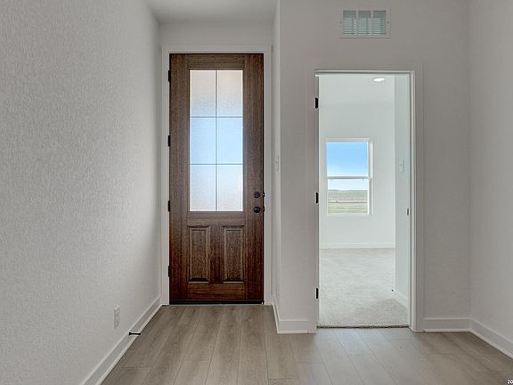 4th image of 318 Brood Dr